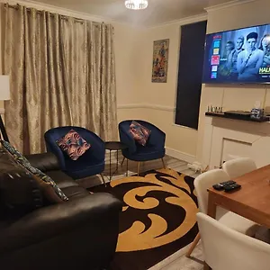 2-bedroom Flat In Cutty-sark, Greenwich ! London